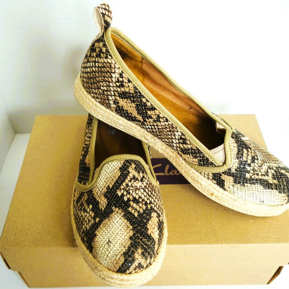 Clarks "Azella Major" Snake Perferated Leather Espadrilles Slip Ons 8.5 M